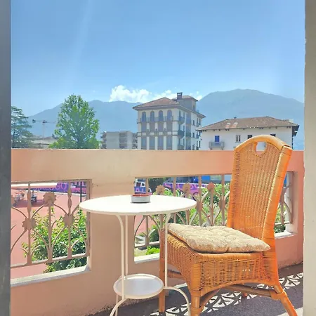 Palacinema - Old Town Апартаменты Локарно