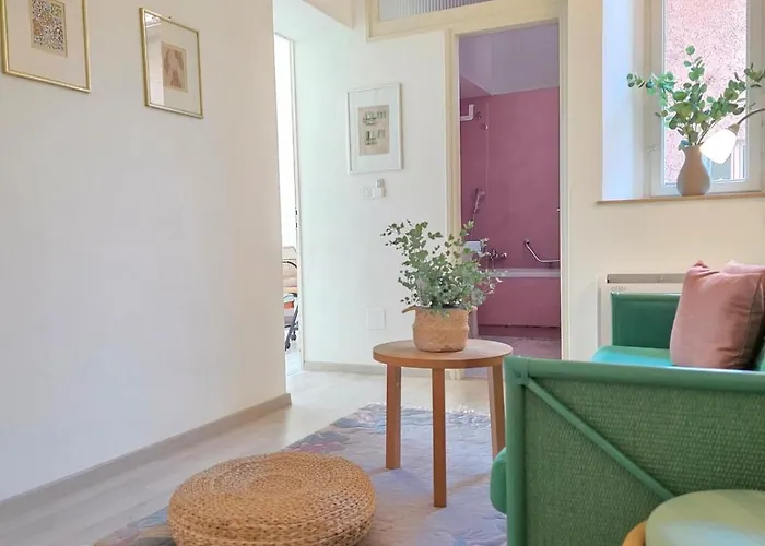 Palacinema - Old Town Apartment *