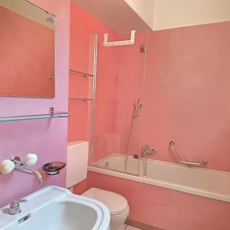 Palacinema - Old Town Apartman Locarno