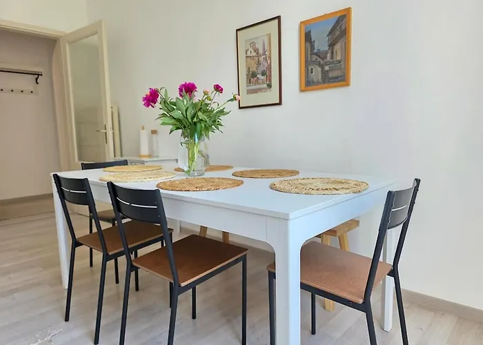 Palacinema - Old Town アパート ロカルノ